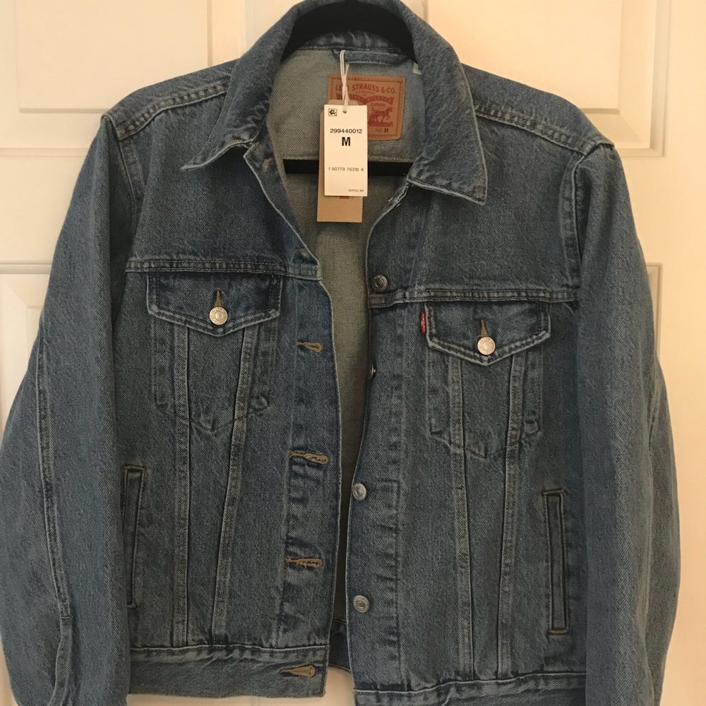 Levi’s denim ex-boyfriend trucker jacket